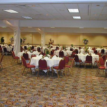 Ramada Plaza Hotel Columbus Exterior photo